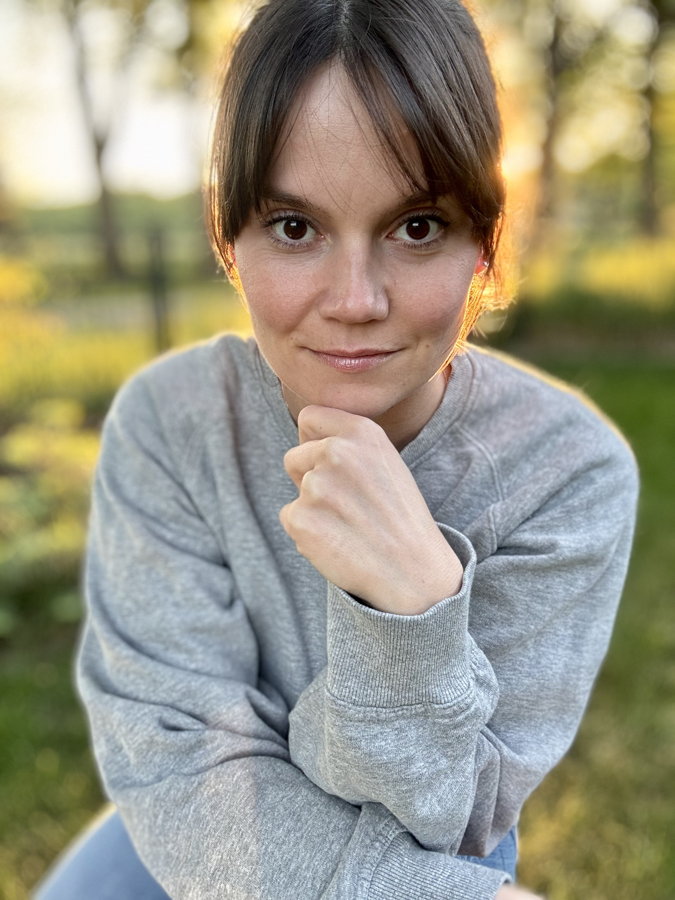 Conny schaut in die Kamera